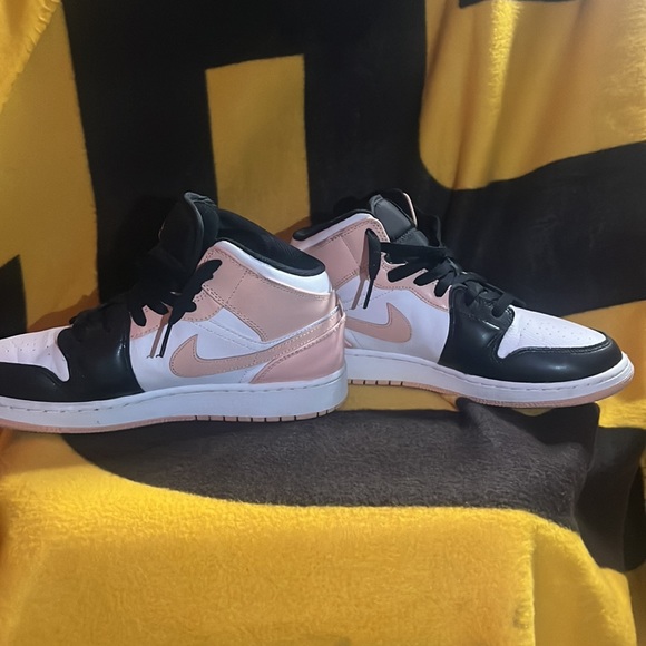 PINK BLACK AND WHITE AIRJORDAN MIDS - Picture 5 of 5